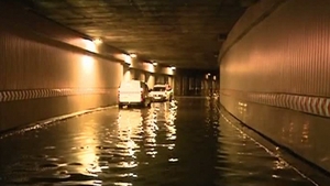 Pasajul Unirii a fost INUNDAT in urma furtunii care s-a abatut asupra Bucurestiului!