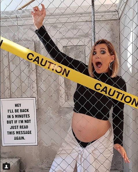 Ela Crăciun, pictorial sexy înainte să nască! Cum arată prezentatoarea de la Antenă și cât s-a îngrășat