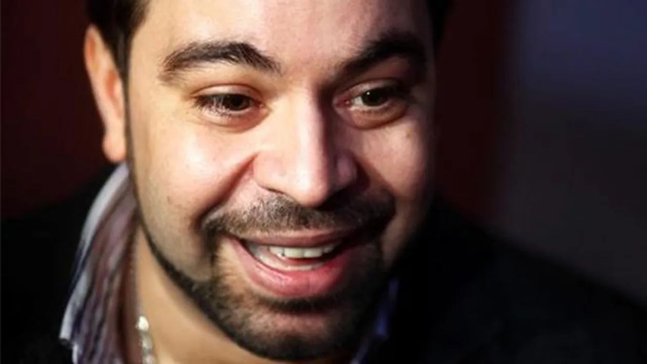 Florin Salam, alaturi de o blonda superba! Ghicesti cine e? Indiciu: e asistenta tv si are silicoane