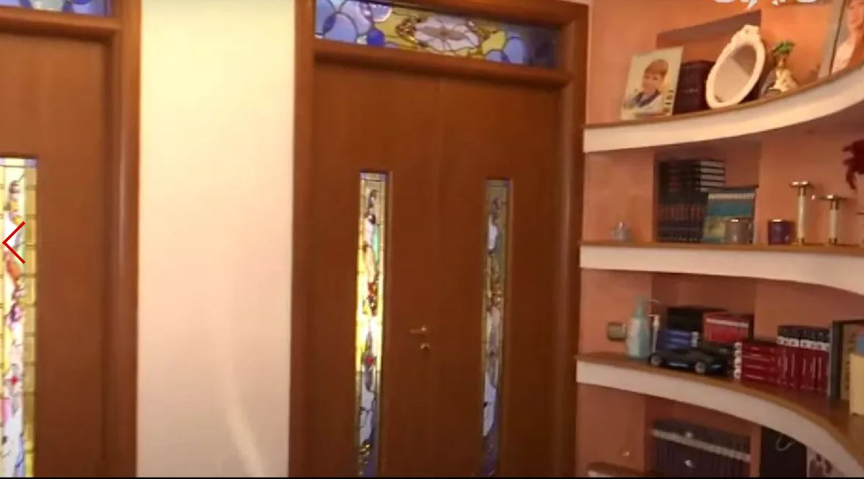 Cum arată apartamentul de 200 mp în care locuiește Regina Întunericului. Gabriela Lucuțar l-a amenajat după bunul plac: „Îmi place foarte mult negrul”