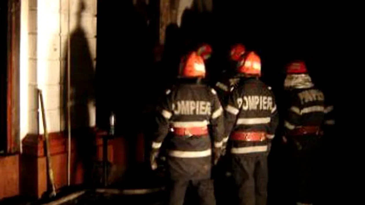 O cafenea de pe Calea Victoriei a ars in intregime