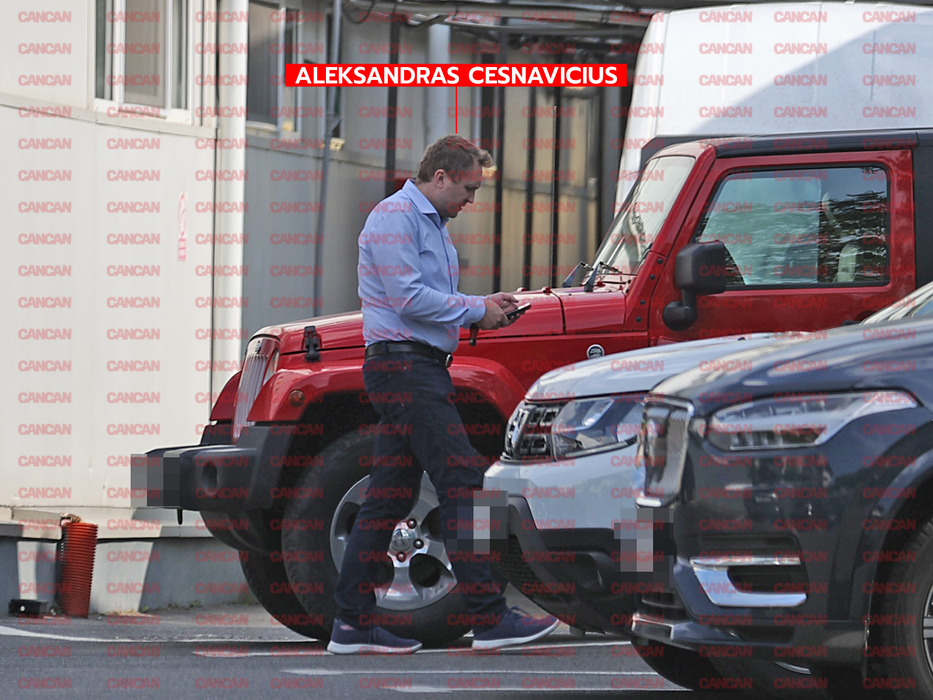 Aleksander Cesnavicius va urca, imediat, în Jeep (Foto: CANCAN.RO)