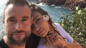 VIDEO! Mădălina Ghenea, pipăită pe sâni de iubitul său! Totul s-a întămplat în maşină iar fanii au văzut tot ce s-a întâmplat