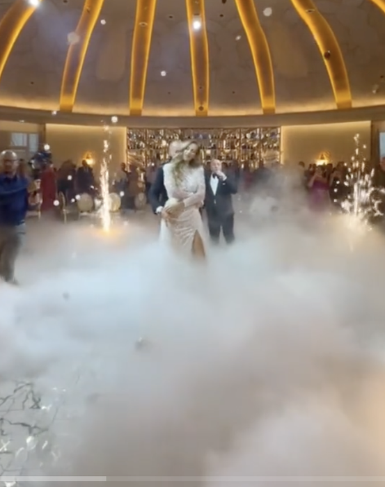 Ce mamă are Livian Pop! Soția lui Nelson Mondialu’ a atras toate privirile la nunta fiului ei. VIDEO