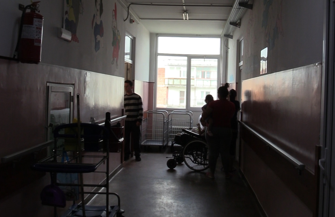 Băiețelul a fost internat și operat