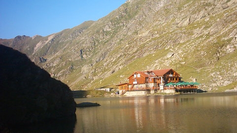 Ei sunt românii care au construit Transfăgărăşanul şi s-au întors la faţa locului după 40 de ani!
