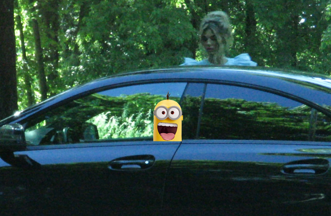Ramona Olaru alături de un amic în zona parcului Herăstrău