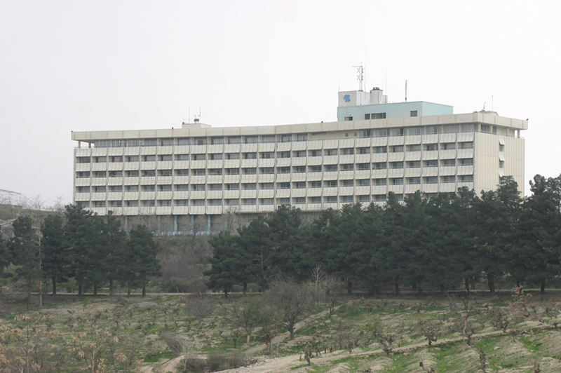 Atac armat la Hotelul Intercontinental din Kabul ! A izbucnit un incendiu şi sunt răniţi!