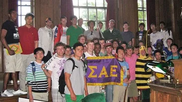 Penibil si imatur! Nu o sa iti vina sa crezi ce trebuie sa faca studentii americani pentru a intra in fratii!