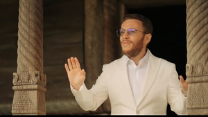 Scandal monstru cu Florin Cercel! A filmat un videoclip în curtea unei biserici și...