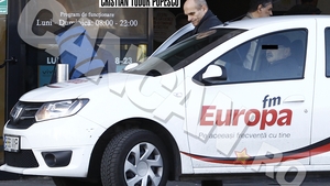 Deşi o ţine pe ”Săndica” (o Dacie Sandero nou-nouţă) în faţa casei…CTP face piaţa cu maşina de serviciu! ”Blanşeta” e deja istorie
