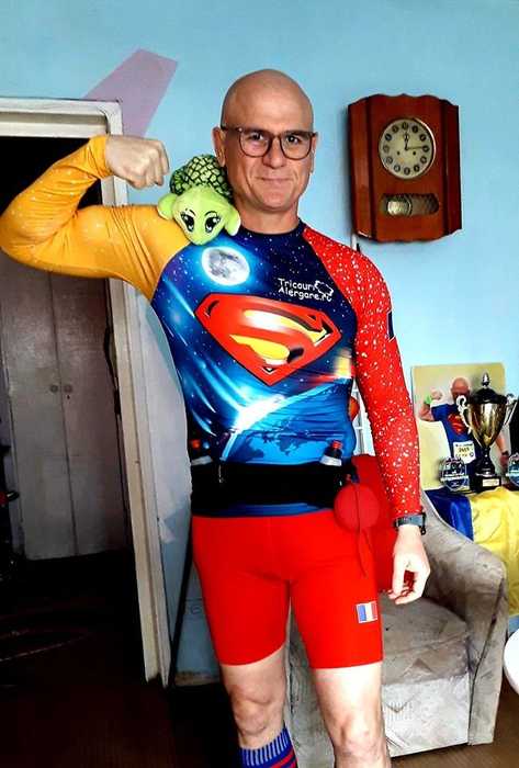"Superman" sare în ajutorul bolnavilor de COVID-19