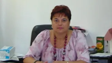 Trecutul teribil al directoarei retinuta pentru frauda la BAC! Acum 10 ani dezbraca elevii pe ringul de dans, la banchet!