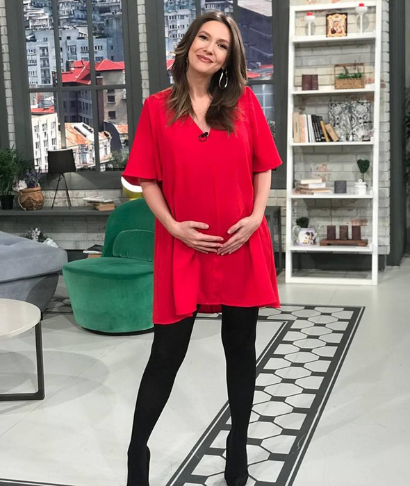 Adela Popescu este decisă să nască natural. ”Sper totuși că „flațiolul” să fie rezonabil și “echilibrat”