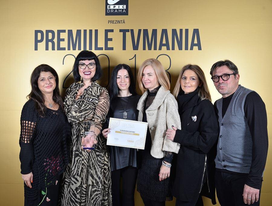 Ozana Barabancea, taxată la sânge de Iulia Albu pentru apariția de la Premiile TV Mania 2018: “Machiajul «scary doll face», iar sânul este…”
