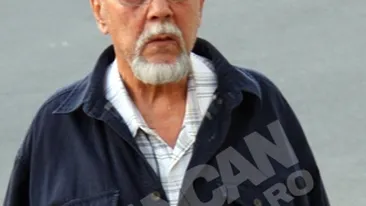 Aparitie soc la priveghiul lui Johnny Raducanu! Sosia jazz-man-ului a venit sa-si ia adio de la artist, dar i-a speriat ingrozitor pe cunoscutii maestrului