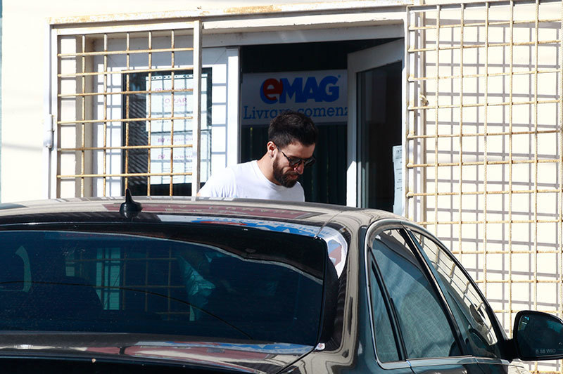 Gabriel Enache a ridicat un colet de la oficiul poştal