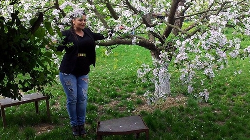 Bianca Rus are cea mai kitschoasa vestimentatie posibila! S-a urcat in pat cu cizmele aurite: "Mai bine te agati de lustra"
