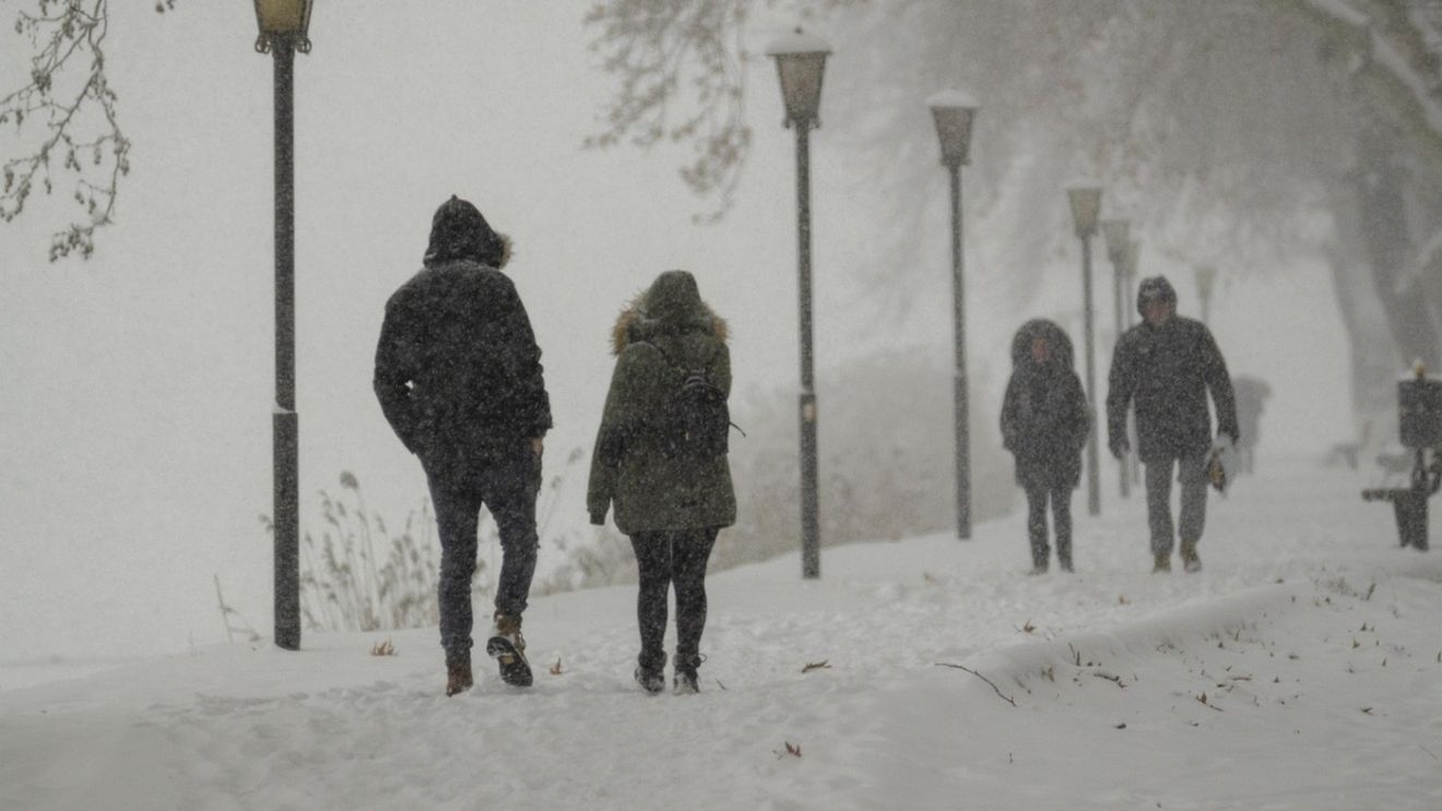 România, lovită de ciclonul polar: 36 de județe afectate! Raed Arafat îi avertizează pe români