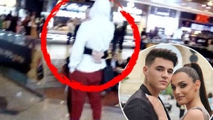 Mario Fresh, fotografiat în timp ce se ține de mână și se îmbrățisează cu o blondă. Cine e tânăra