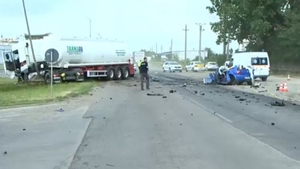 Accident cumplit pe centura Capitalei. Un șofer a murit după ce mașina pe care o conducea s-a făcut praf, izbindu-se de o cisternă