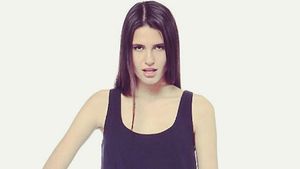 Cea mai sexy maicuta din Romania! Maria, tanara cu care se iubeste fostul Innei, a pozat provocator in haine monahale