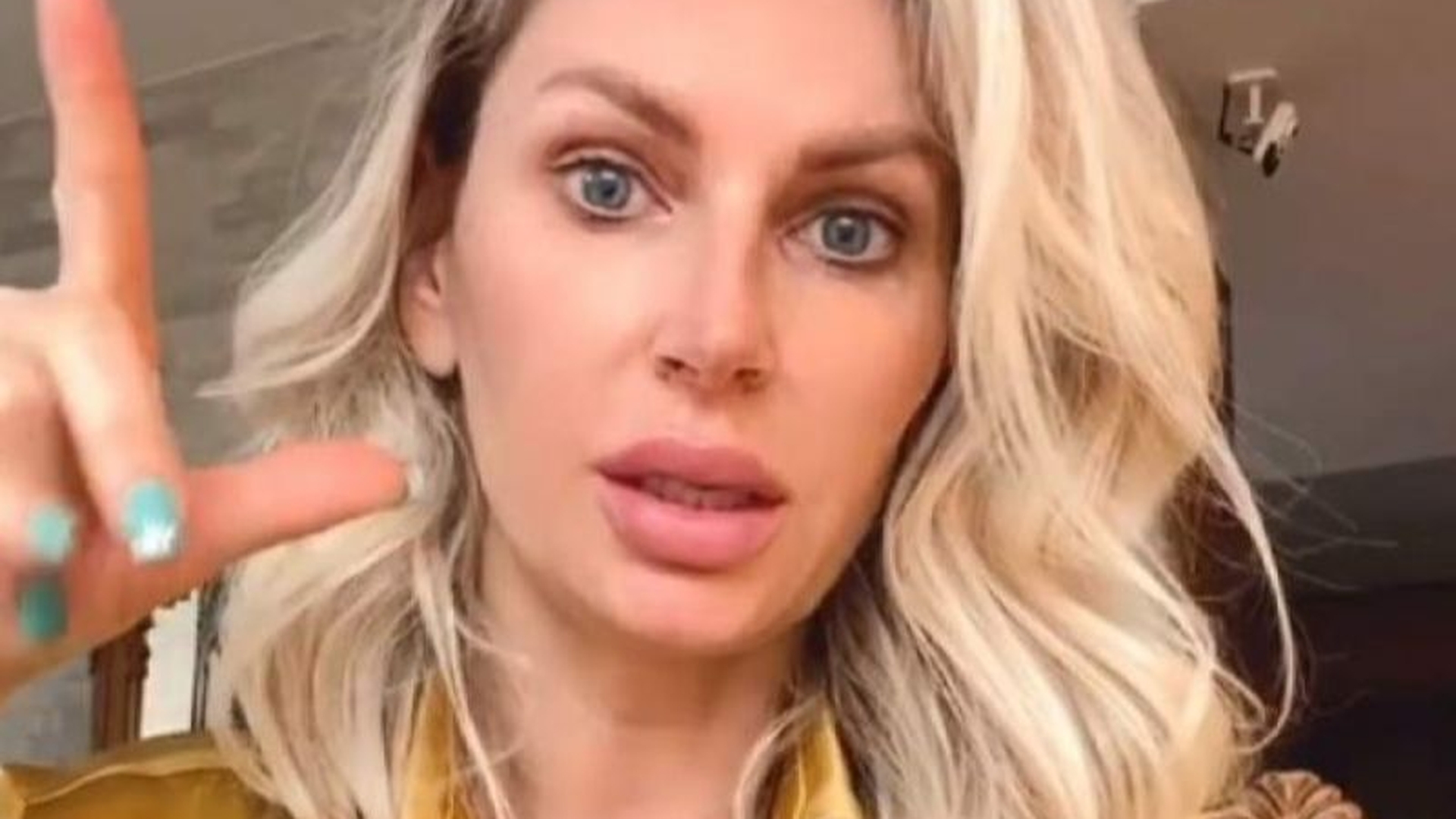 Andreea Bănică, acces de furie „Mi s-a întors stomacul pe dos!” Ce i s-a întâmplat cântăreței