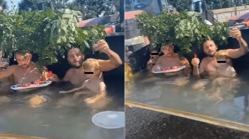 Doi fermieri din Argeş şi-au transformat cuva excavatorului într-un jacuzzi! Imaginile au devenit virale pe internet