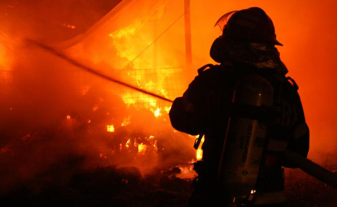 Un bărbat din Arad a ars de viu în propria casă! Cadavrul a fost…