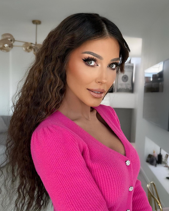 Ema Uta are in portofoliul de make-up unele dintre cele mai mari vedete ale României (Foto: Instagram)
