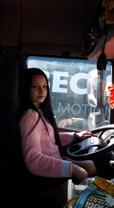 Cea mai sexy TIR-istă din România se lasă de meserie! Motivul i-a șocat pe colegii ei