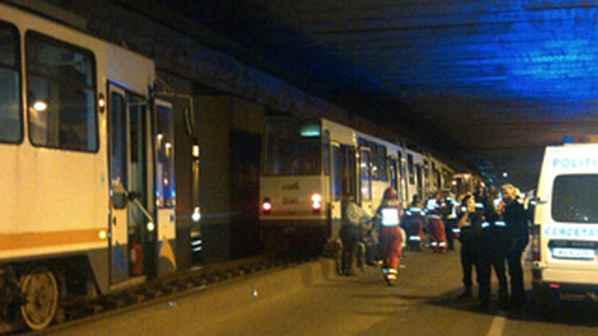 Accident cu  4 tramvaie, in Pasajul  Lujerului din  Capitala! 53  de raniti, 8 in stare grava