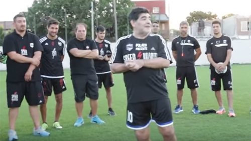 DIEGO MARADONA, clip de senzaţie! La 56 de ani are aceeaşi măiestrie în execuţia loviturilor libere ca în tinereţe