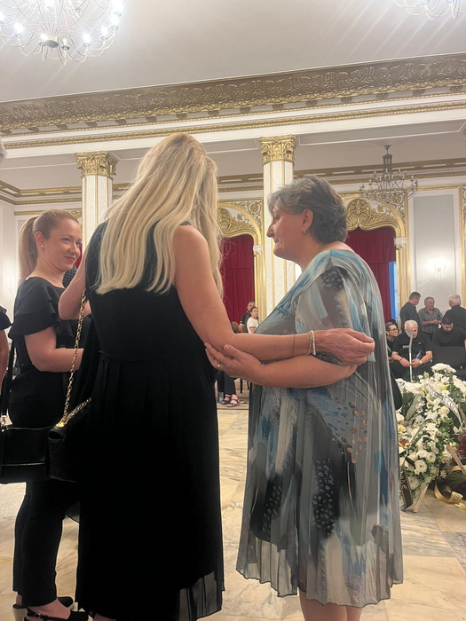 Hunedoara în doliu total: S-au vândut toate coroanele din oraș pentru Mihai Leu! Nimeni n-a mai văzut așa ceva