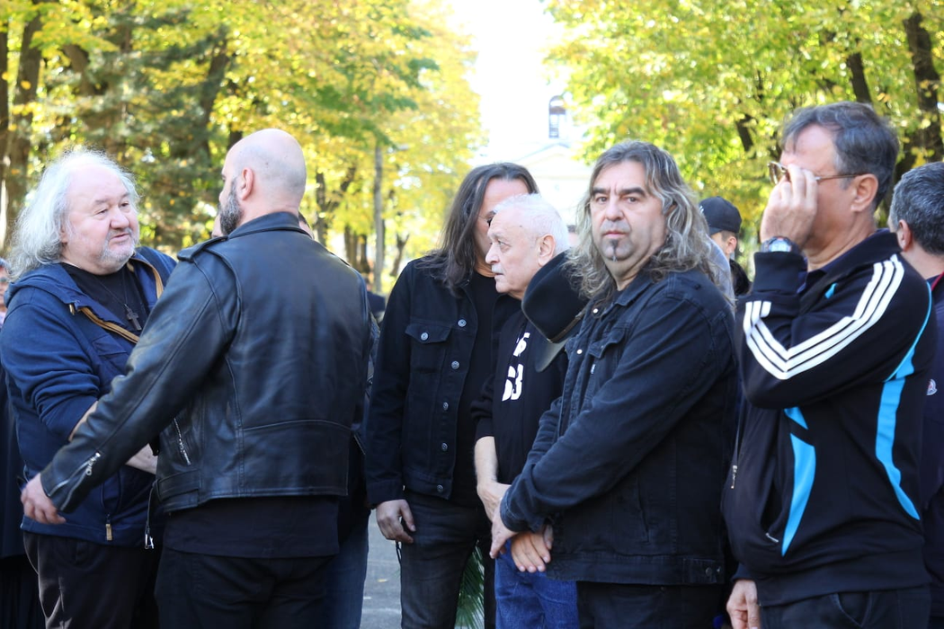 Leo Iorga, condus pe ultimul drum! Imagini exclusive de la înmormântarea îndrăgitului cântăreț