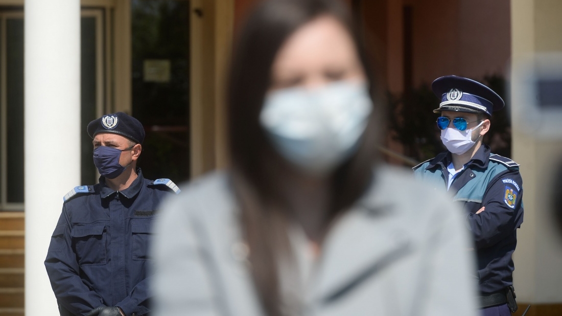 În plină pandemie, o tânără din Alba a organizat o mega petrecere la domiciliu. Ce a urmat când autoritățile au aflat