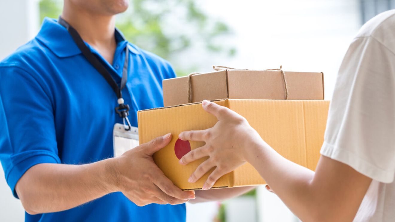 Ce a putut să pățească Anna, o tânără care și-a comandat mai multe rochii de pe Shein. A chemat Poliția când a văzut ce era în colet, de fapt