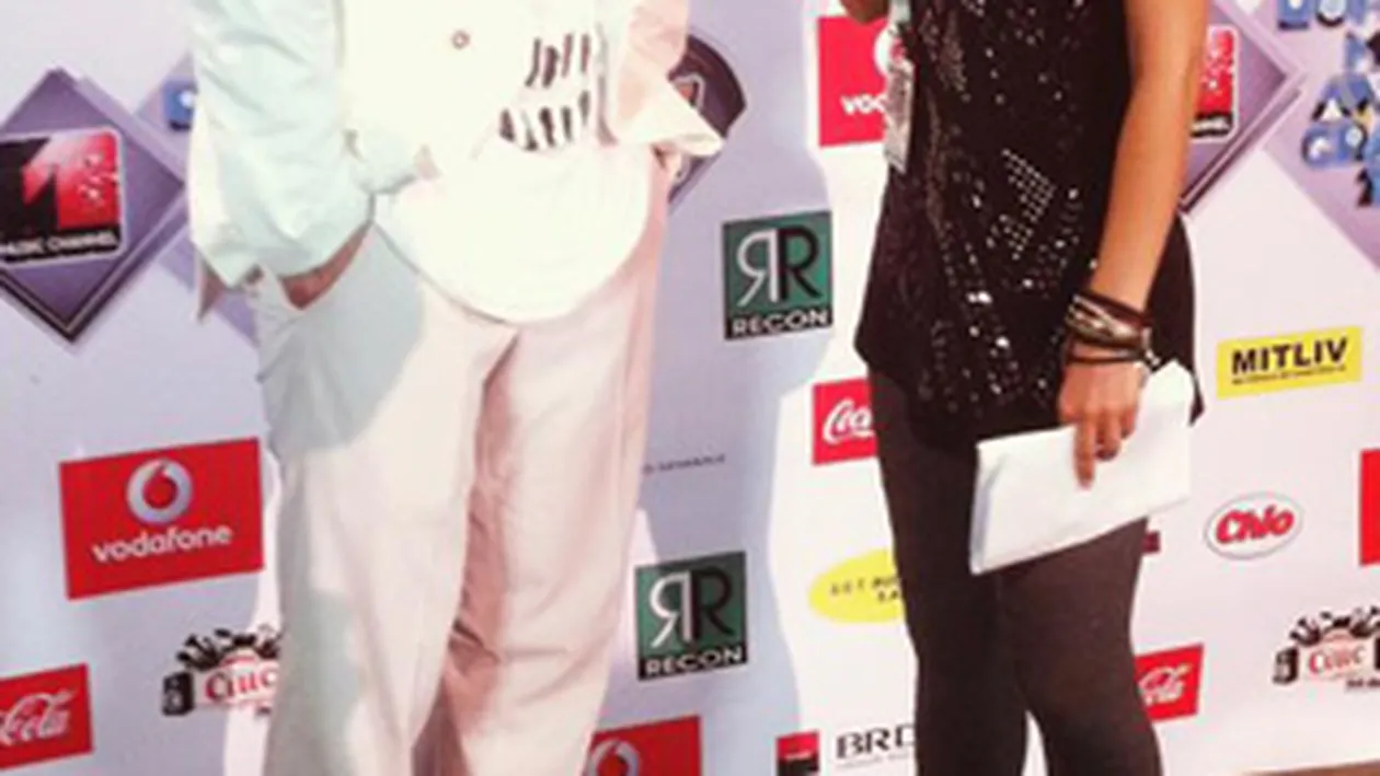 Smiley poate sa-si ia gandul de la Sanziana Negru! Fosta VJ-ita s-a cuplat cu Oliver la Paris!