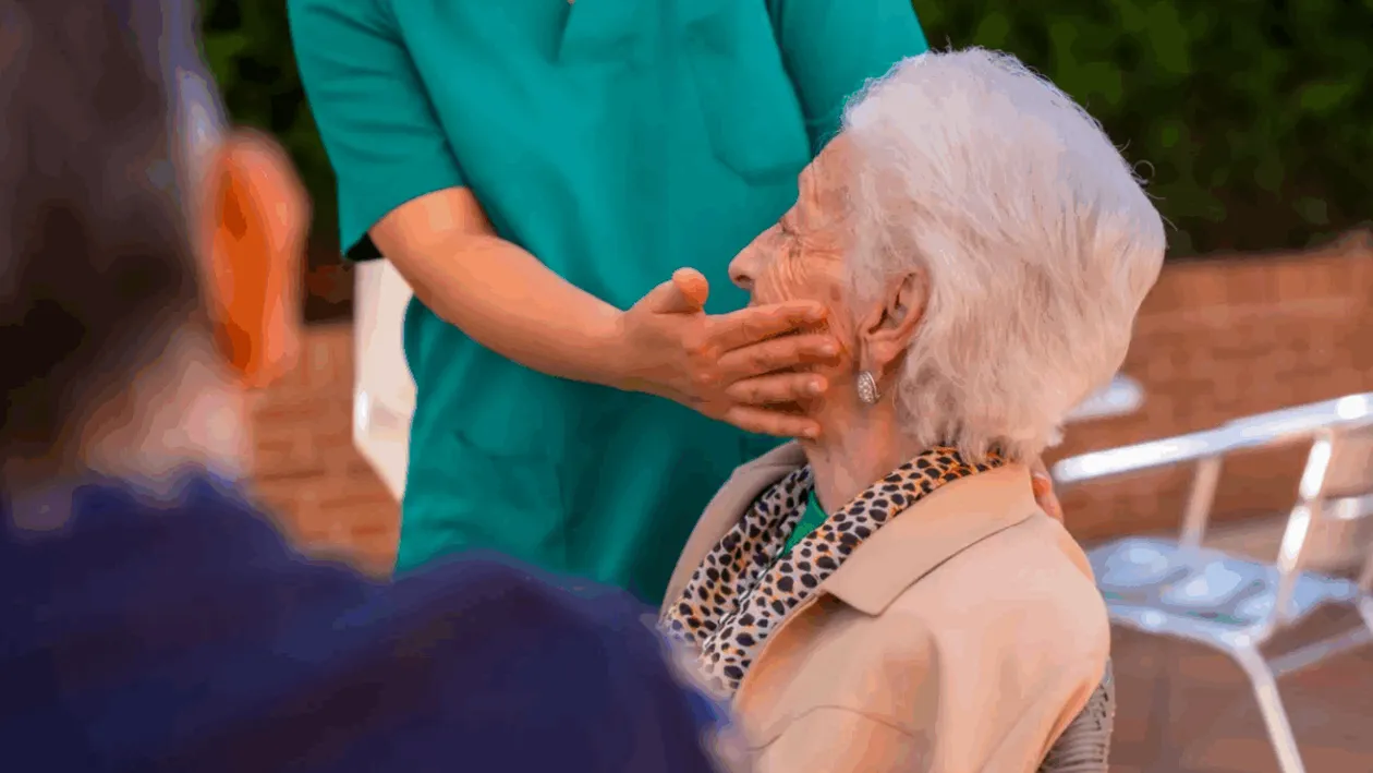 O badantă din Italia a primit 240.000 de euro de la bătrâna pe care o îngrijea. Ce i s-a întâmplat la scurt timp