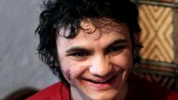 Romania secolului 21: Un baiat este tinut legat in lanturi! Daca se dezleaga, isi rupe carnea de pe el!