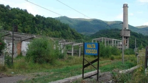 Două fete de 15 ani din Lupeni s-au aruncat împreună în gol de la 20 de metri. Una dintre ele și-a sunat mama înainte să moară