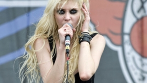 Taylor Momsen, alias Jenny din "Gossip Girl", colectioneaza cutite!