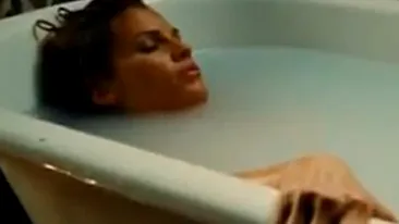 VIDEO Cele mai tari scene de masturbare din filme! Uite cum isi provoaca placeri vedetele cand se ating in partile intime!