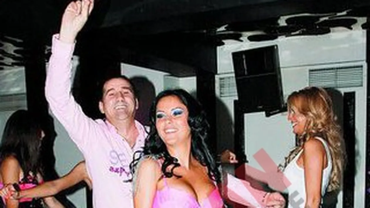 A ales distractia cu fetele si tatal ei