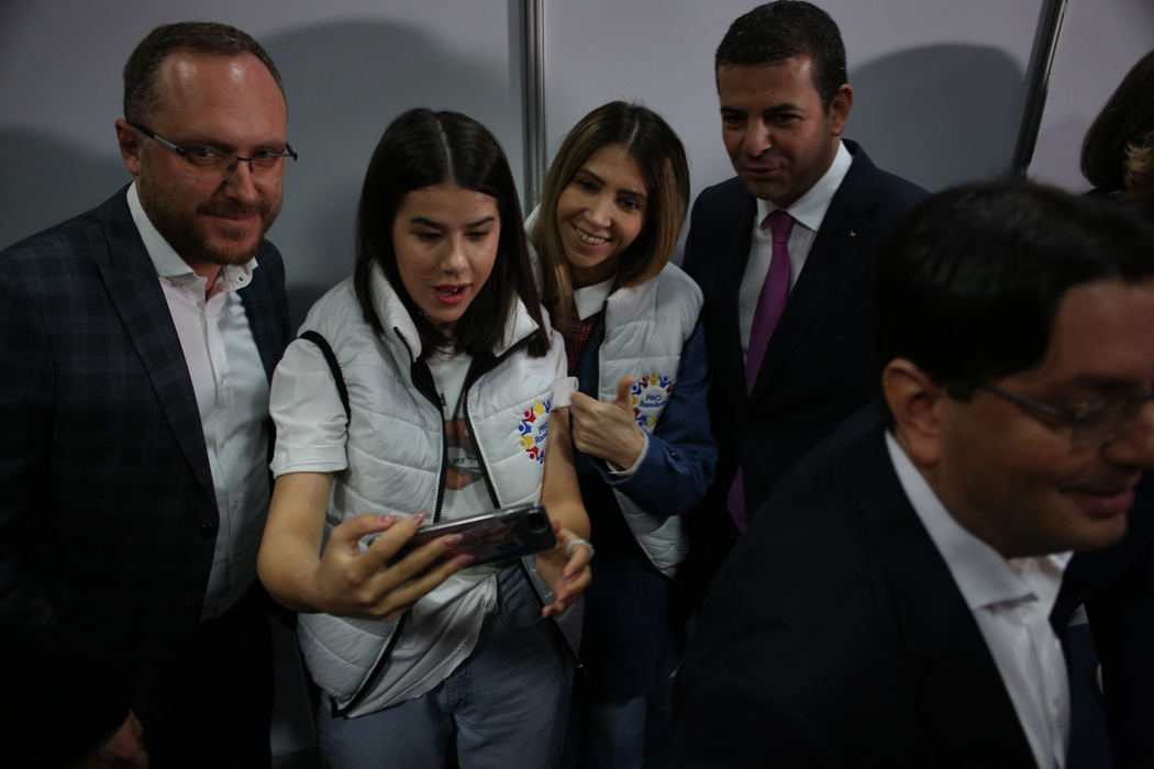 Denisa Potecaru și Silvia Popescu, alături de Daniel Constantin