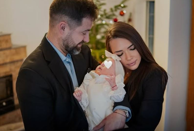 Cum s-a îmbrăcat Iustina Loghin la botezul micuței Ivana? Semnificație aparte a zilei în care a avut loc evenimentul