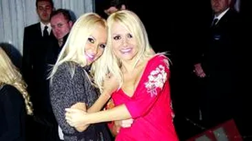 Anca si Ianna au uitat textul melodiei pe scena