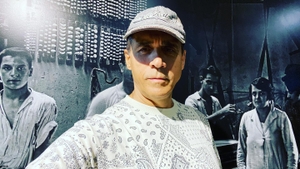 Îl recunoști? Actorul după care româncele suspinau în anii '90 are 67 de ani acum și e schimbat total