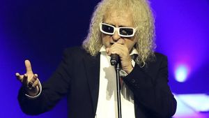 Michel Polnareff se zbate între viaţă şi moarte! De ce boală suferă artistul