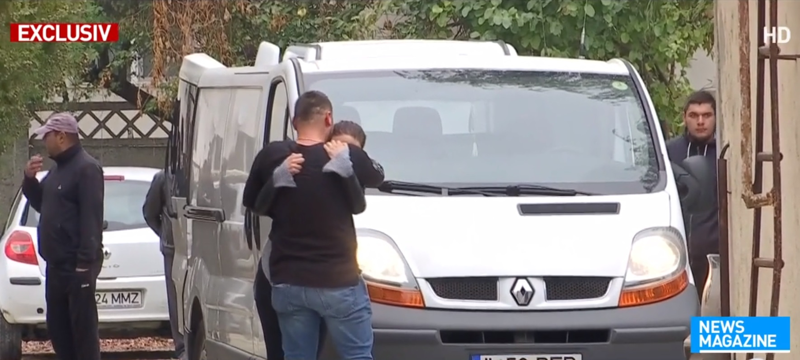 Accident Ialomița. Scene cutremurătoare la morgă, după ce trupurile victimelor au fost luate de rude. 15 copii au rămas orfani de mamă